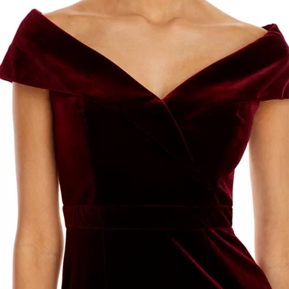 Burgundy Off The Shoulder Velvet Gown - Picture 5 of 7